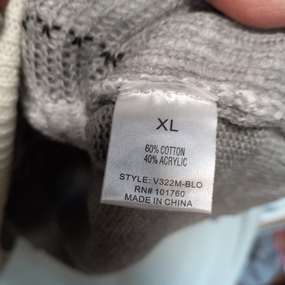 Adorable Fuzzy Dimensional Polar Bear Knit Sweater Size XL (T-345) - Picture 11 of 11